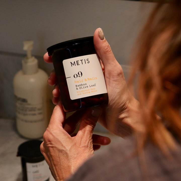 Metis Hair & Nails 09